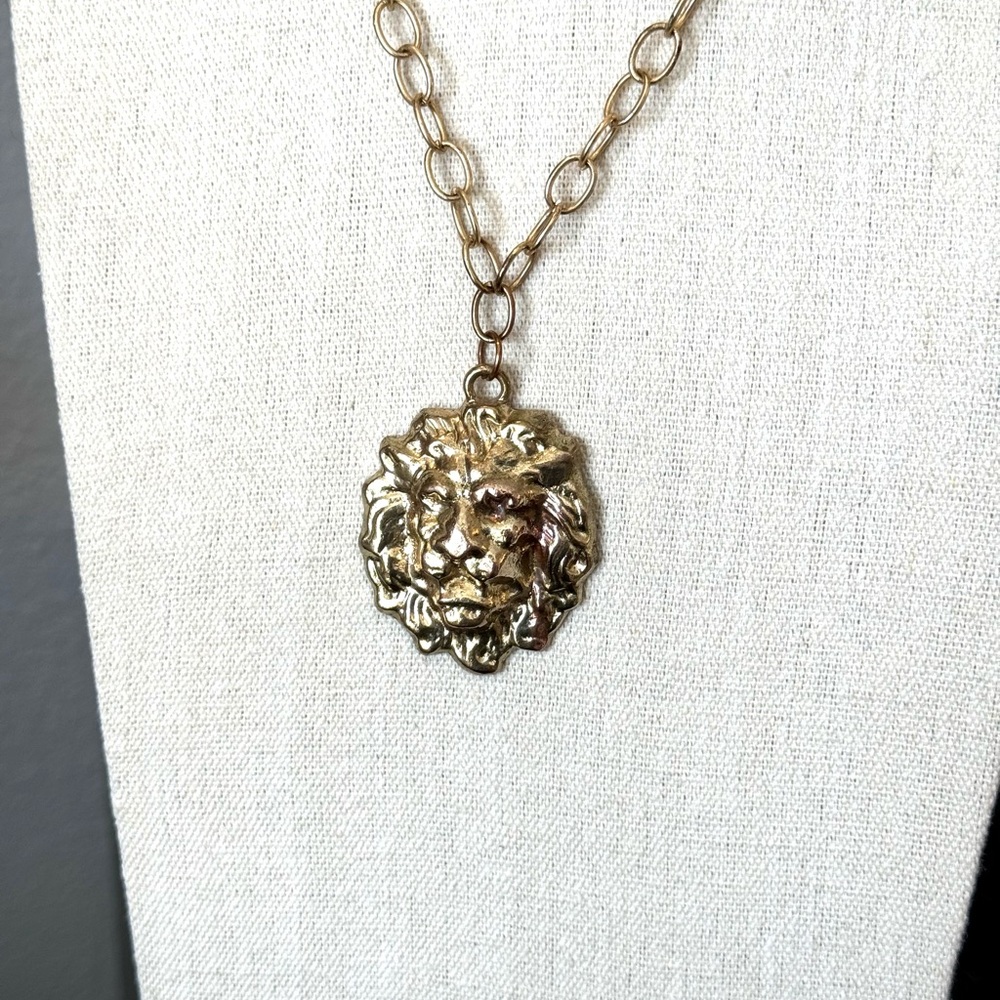 Vintage Lions Head Necklace - Picture 8 of 8